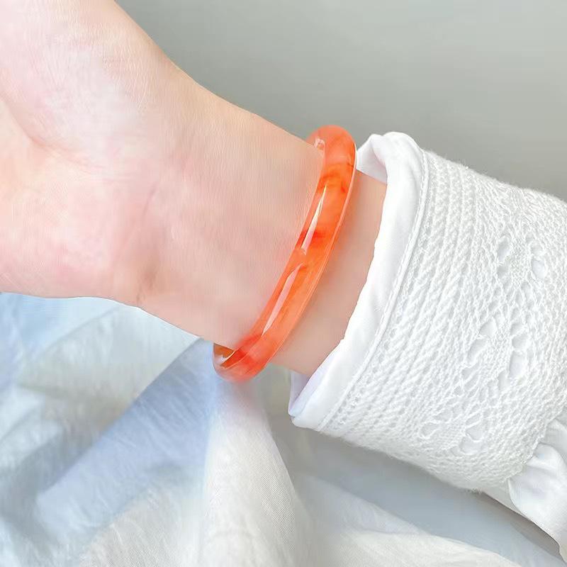One-Step Glass-Like Jade Bangle: Xiaohongshu Style, Natural Buzhichun Ice-Clear, Women's High-Ice Round Design.