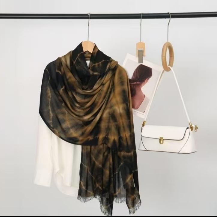 Gradual change tie-dye scarf headscarf niche artistic cotton and linen scarf beach travel sunscreen shawl