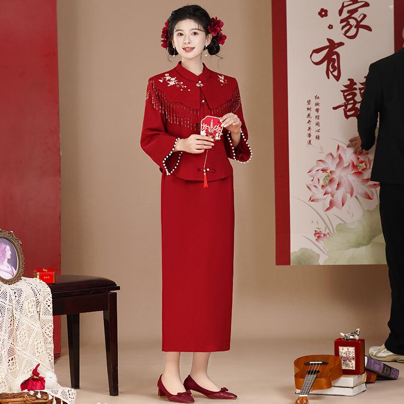 Elegant Chinese Wedding Banquet Embroidered Skirt Set with Tassels