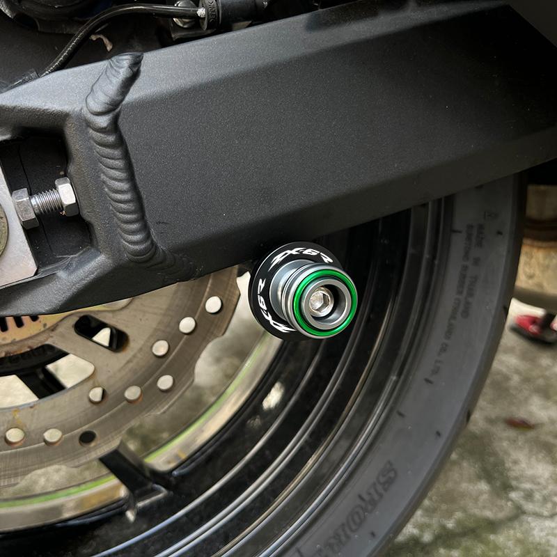 M8 til KAWASAKI Ninja ZX4R ZX4RR ZX6R ZX636 ZX10R ZX-4RR ZX-6R ZX-10R Motorcykeltilbehør Svingarmsspoler Slider Standskruer