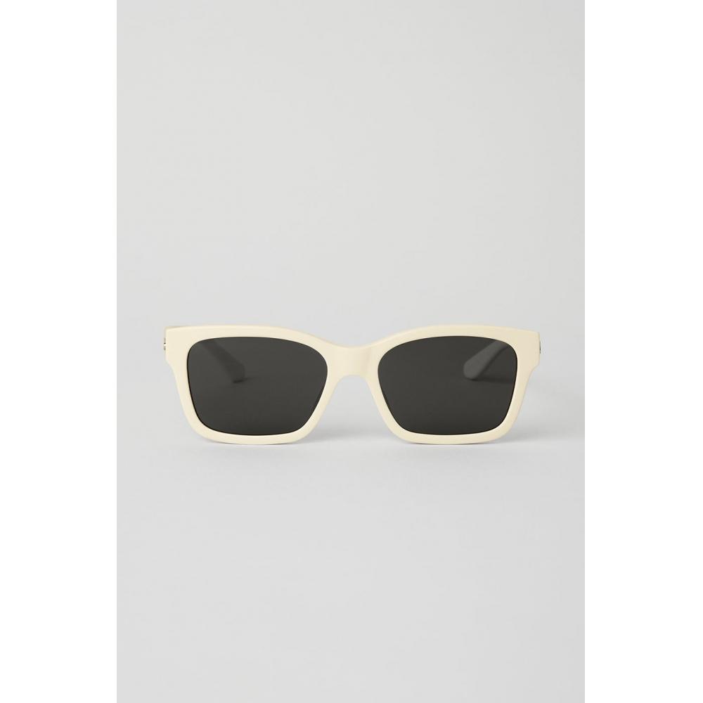 

Alo Yoga Chill Sunglasses Black French Vanilla