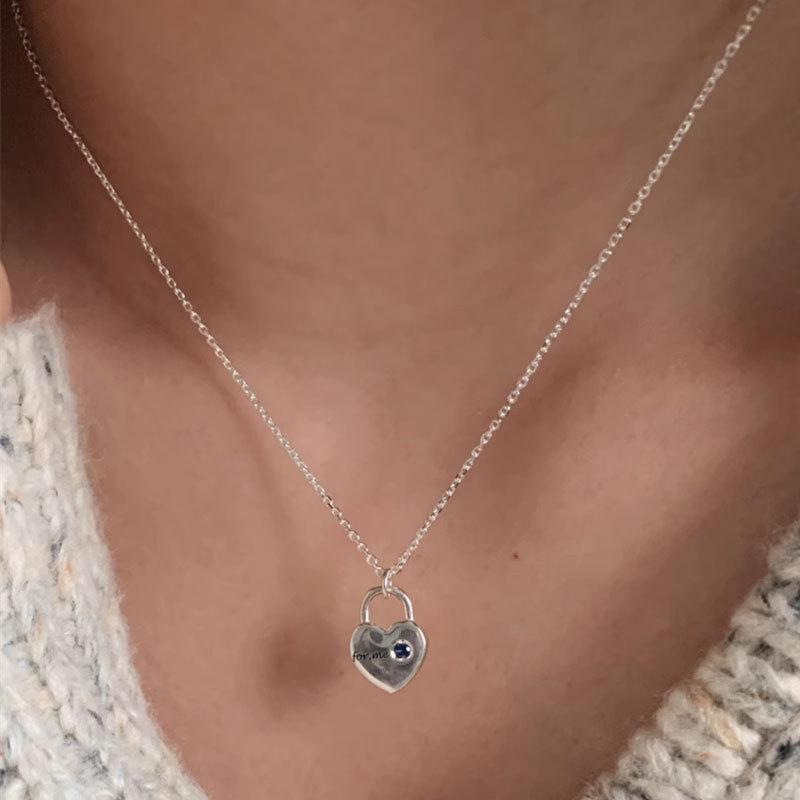 Niche Design Feeling Heart Diamond Necklace Heart Shaped Pendant Engraved English Collar Chain Minimalist Neckchain