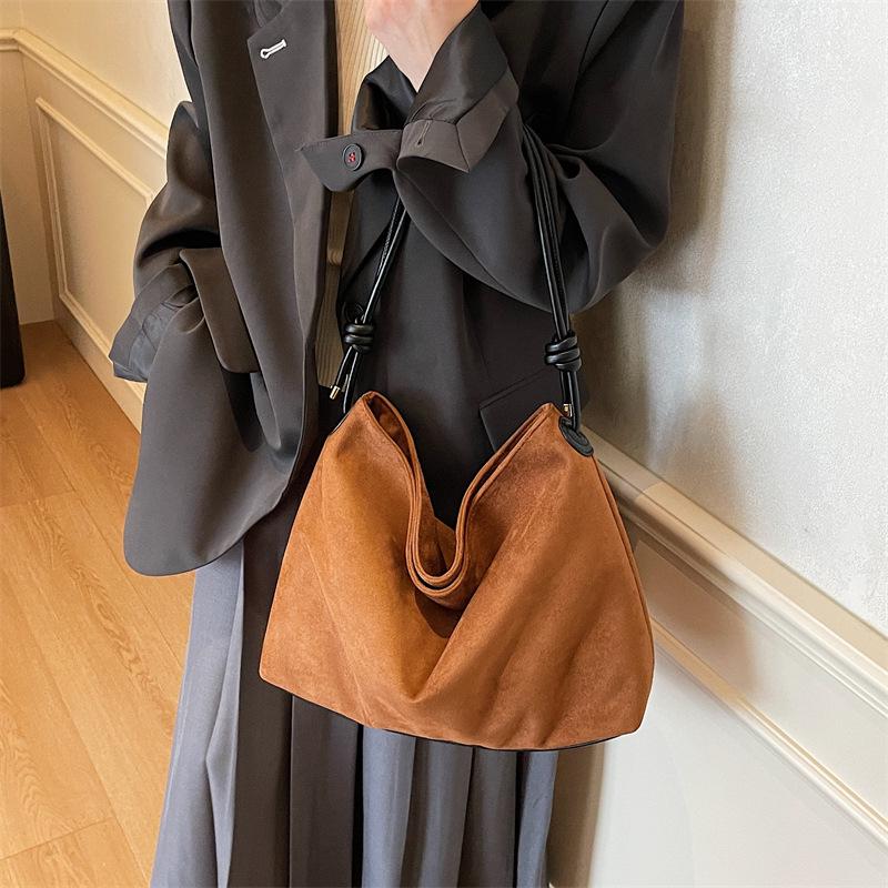 Autumn/Winter 2025 Retro Fashion Large Capacity Women's Tote & Crossbody Bag