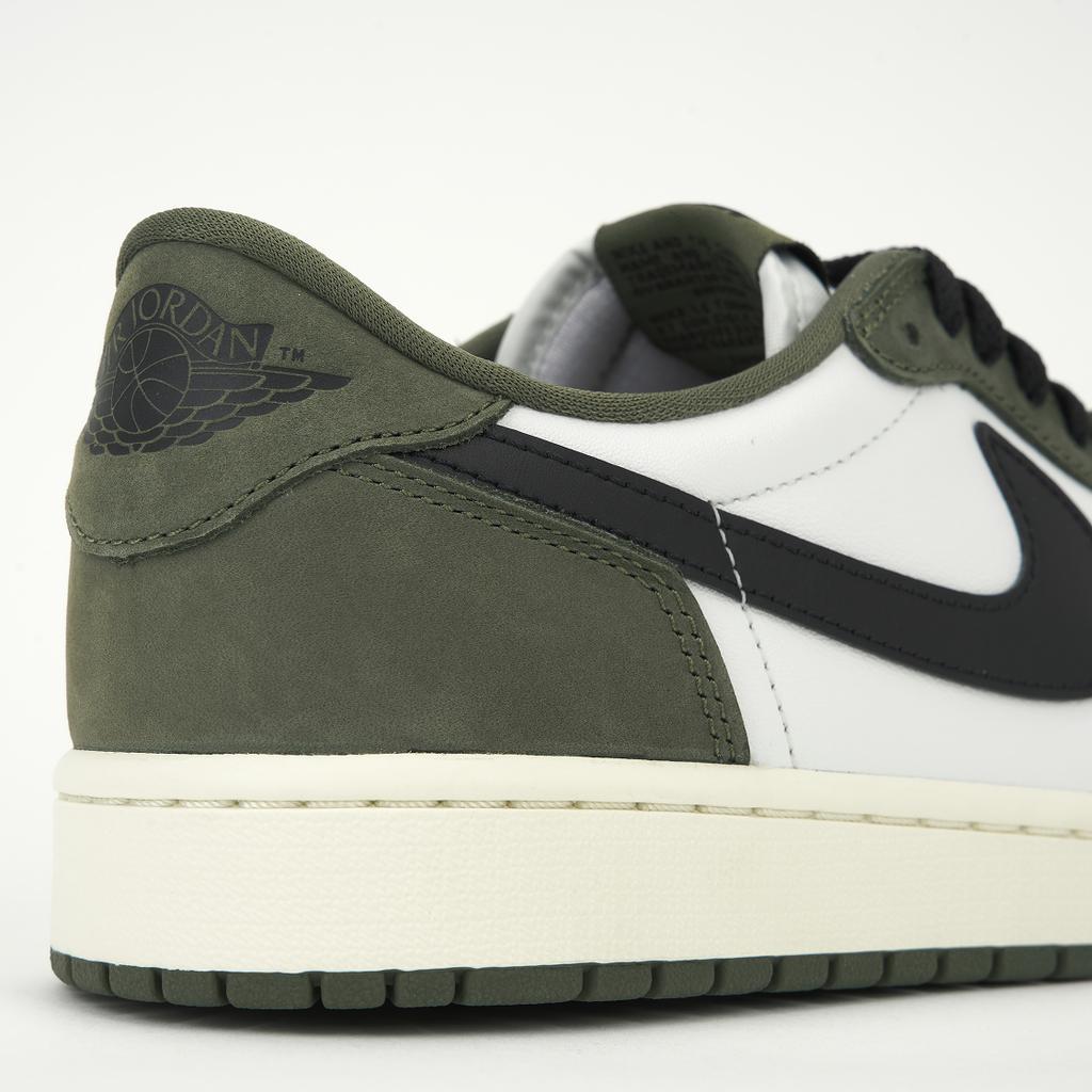 Baskets Homme Air Jordan 1 Retro Low OG Olive Moyenne Marron Noir-Summit-Blanc-Voile HQ6998-200