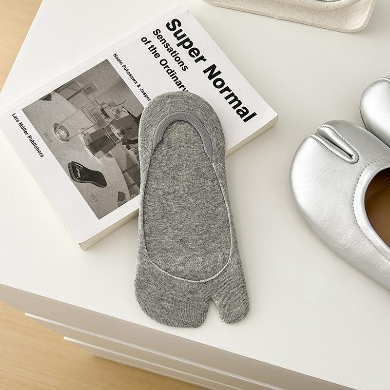 Two-toe Summer Lightweight Boat Socks with Separate Toes, Shallow Opening, Invisible Design, Summer Silicone Anti-slip Cotton Socks