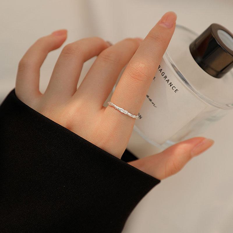 Bague Ouverte en Or Exquis: Style Japonais & Coréen, Alliance Fine Incrustée de Diamants, Empilable & Élégant Bijou de Doigt