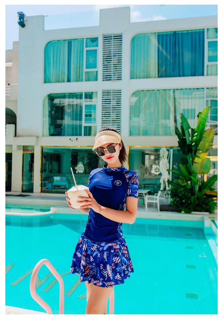 Women's Short-Sleeve Two-Piece Swimsuit: Slimming, Tummy-Covering; Ideal for Swimming, Hot Springs, Beach, or Surfing.