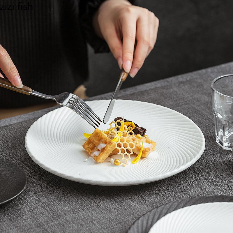 Einfarbiger gerippter flacher Keramikteller Kreativer Steakteller Dessert Sushi Gericht Servierteller Restaurant Spezialgeschirr