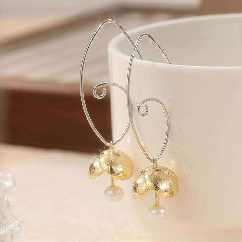 Vintage Imitation Pearl Bell Flower Shaped Dangle Earrings Women's Golden Plated Banquet Wedding Pendant Jewelry Crafts