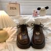 Kleine braune Lederschuhe für Damen im britischen Stil, dicke Sohlen, Zunahme im Frühjahr 2025, neue Schnür-Retro-High-End-Slipper