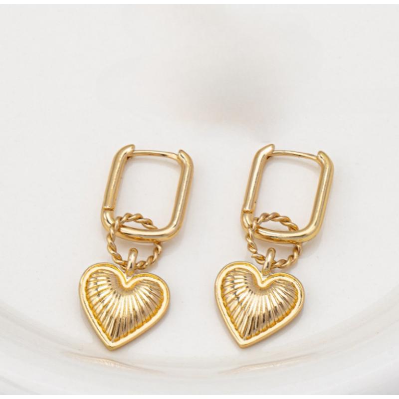 

Новое металлическое ожерелье-подвеска Любовь , нишевый ретро-стиль Instagram, высококлассная цепочка для ключиц