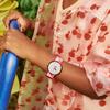 Swatch Kinder Gartenabenteuer Serie Quarzwerk Rosa Kirsche Kinder Schweizer Uhr 31,8mm Grünes Zifferblatt Kunststoffgehäuse Stoffarmband ZFPNP057