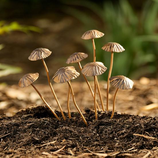 1/5/6/8/10Pcs Wrought Iron Mushroom Decoration Set Lightweight Stable Structure Desk Ornament Garden Home Decor