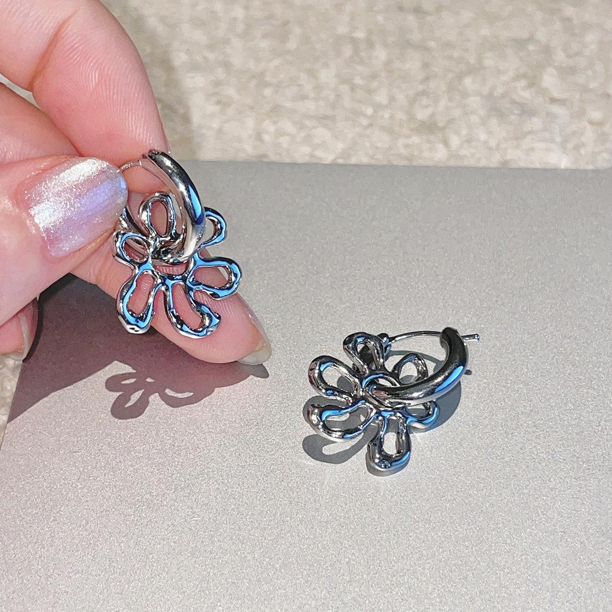 

925 Silver Needle Hollow Flower Pendant Earrings Women s Exquisite Versatile Premium Temperament Earrings Autumn and Winter Fashion Earrings 925 silver needles