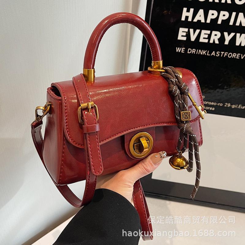 Autumn and Winter Portable Commuter Bag Women's 2025 New Trendy Retro Small Square Bag Versatile Multi-functional Shoulder Messenger Bag Tide