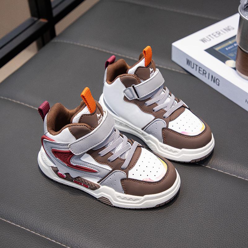 Nye barnemotesneakers med høy ankel for gutter og jenter med høykvalitets utendørssportssko