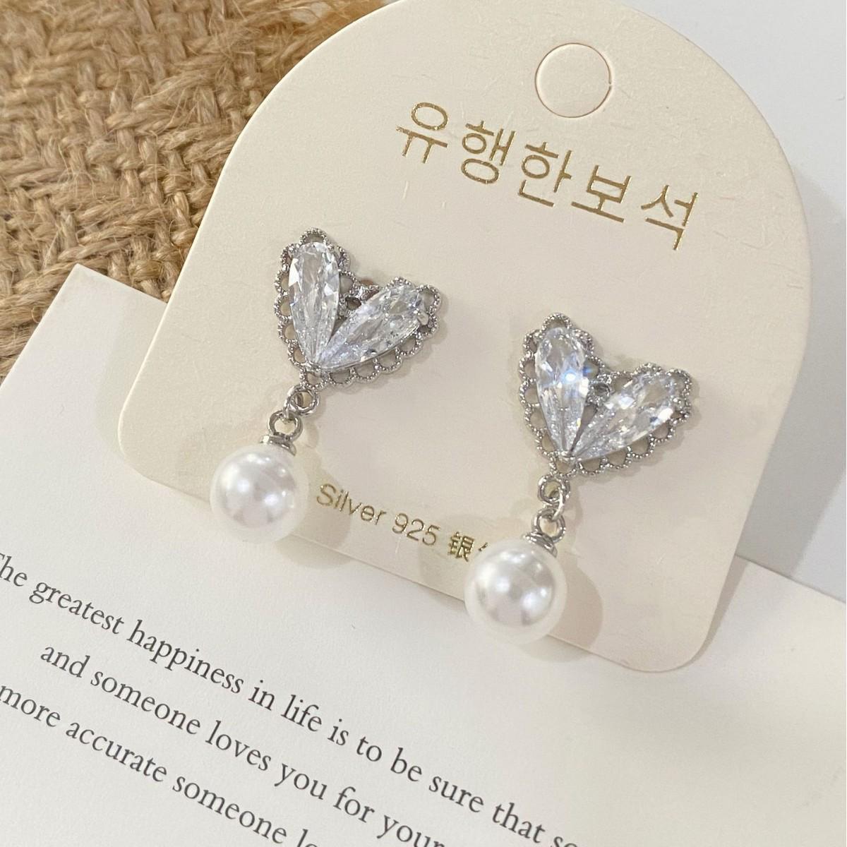Elegant French Lace Zircon Heart and Pearl Stud Earrings for Women - Sweet, Fashionable, Exquisite Design Jewelry.