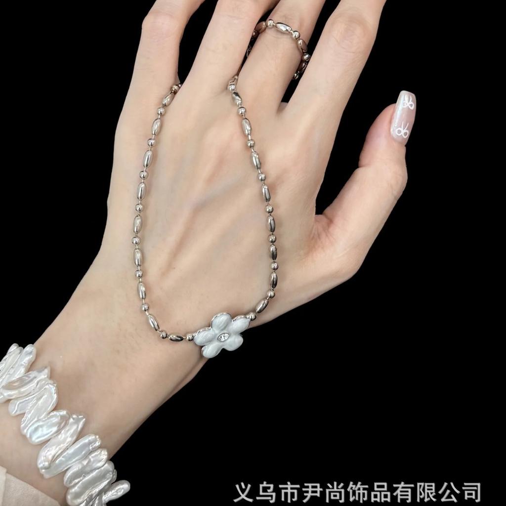 Light Luxury Exquisite Niche Design Sense Dripping Oil Flower Pendant Necklace Women'S Fashion Temperament High Sense Collarbone Chain