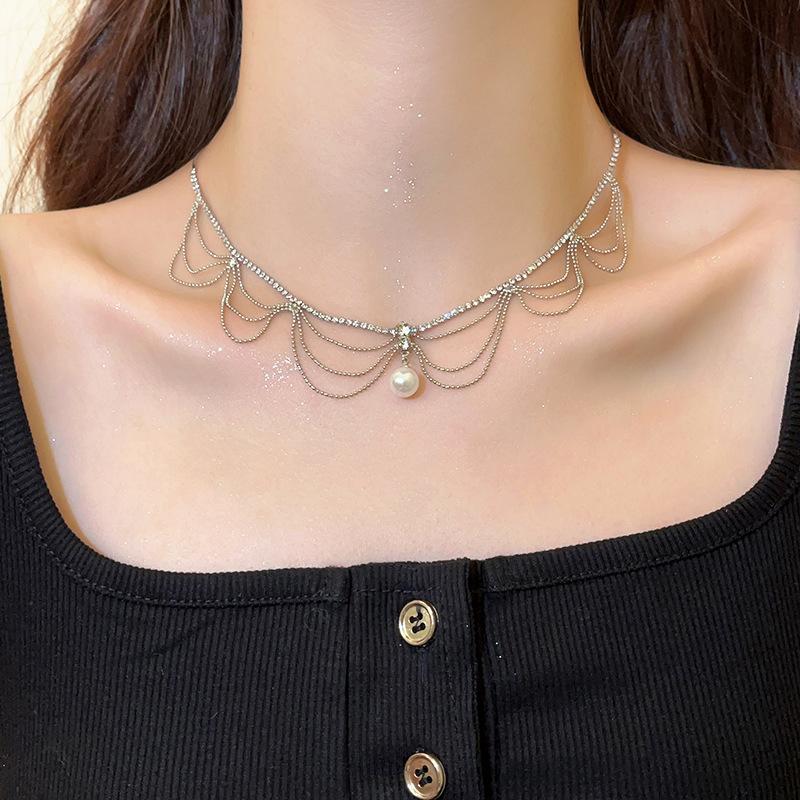 Atmospheric pearl necklace women's explosion light luxury neck chain collarbone chain