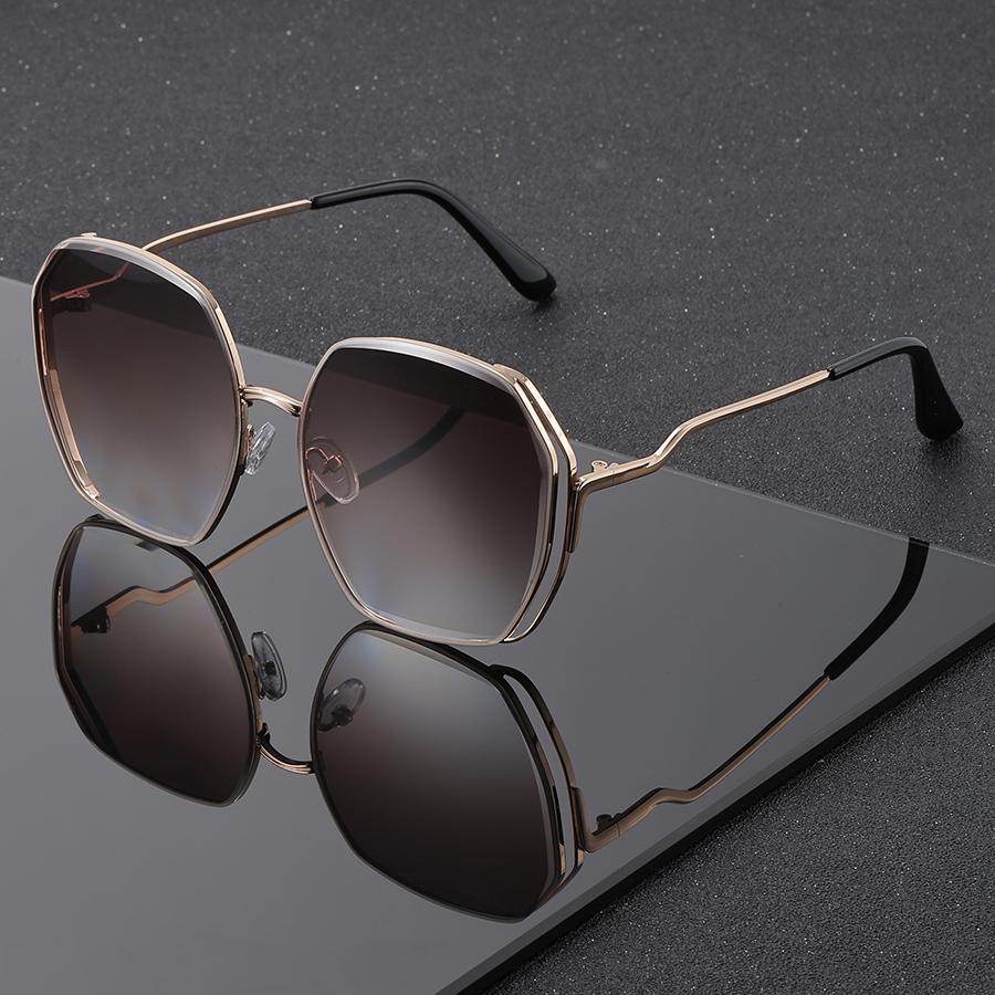 Trendy Metal Polygon Sunglasses Unisex Street Style Cyberpunk Sunnies for Men Women Perfect for Party Beach Holiday Gift