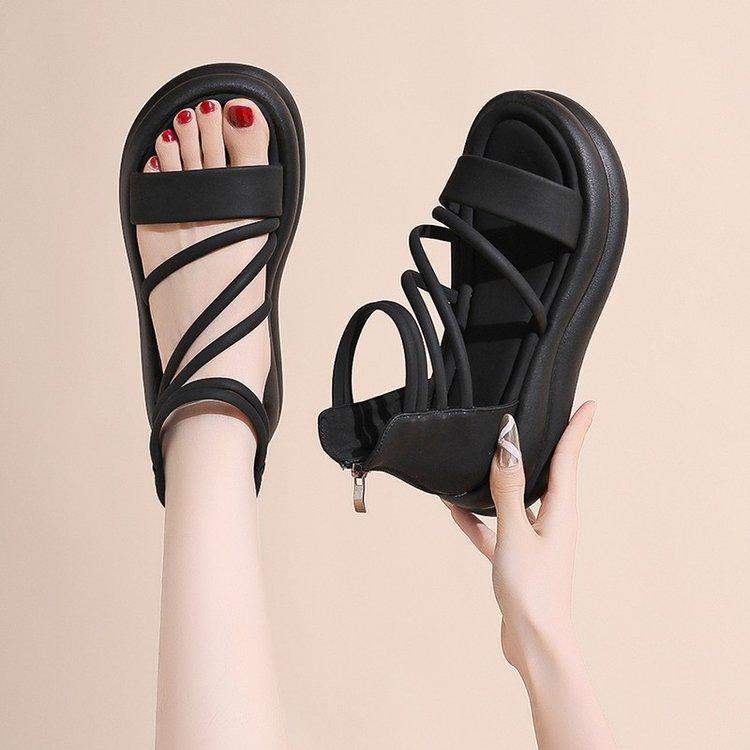 Strap-on Sandals Women's Summer 2025 New Popular Retro Fashion Small Muffin Platform Roman Sandals
