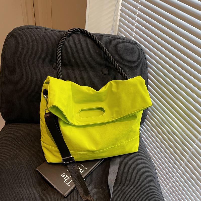 Casual big bag women's new popular lightweight shoulder bag large capacity messenger bag class commuter bag