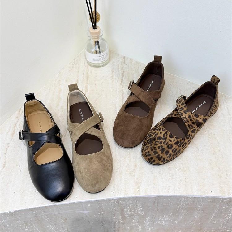 French Retro Cross-buckle Belt Shallow Mouth Mary Jane Single Shoes Women's 2025 New Versatile Commuter Flat Ballet Shoes