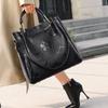New High-end Water Bucket Bag for Commuting, Large Capacity Tote Bag, Fashionable Embossed Women's Handbag