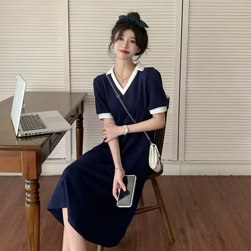 Polokleid Damen Sommer V-Ausschnitt Kurzarm Mittellange A-Linie Lässig Süße Stich Koreanische Version College-Stil