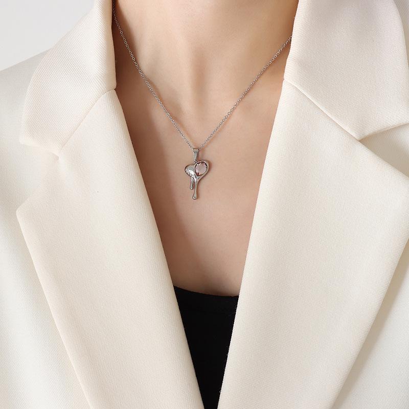 Japanese-Korean Creative Collarbone Necklace with Pink and Green Cubic Zirconia Heart Pendant for Women