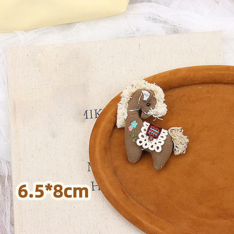 Urocza Tkanina Różowa Krata Kucyk Kreskówka Wypchane Haftowane Zwierzę Broszka Dodatek do Odzieży