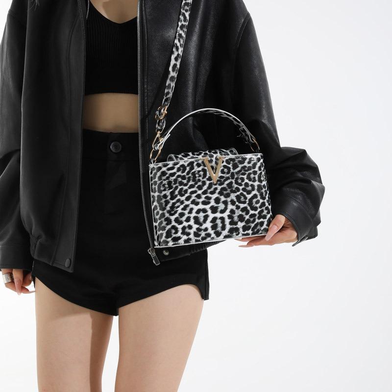 Fashion leopard print casual new trend retro foreign style simple spice girl style one shoulder crossbody small square bag