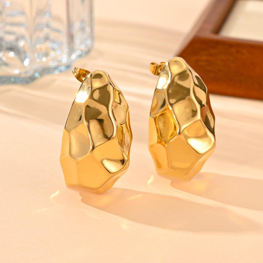 Gold Hammered Hollow Titanium Steel Earrings: Retro European and American Style, Non-Fading and Hot-Selling