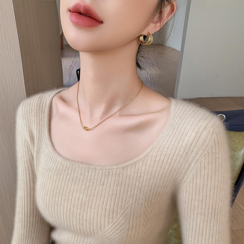 Chic Age-Defying Color-Block U-Neck Cashmere Sweater for Women - Slim Fit, Thick Knit Jacquard.