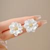 Retro Temperament Weiße Harzblüten Stereo Simulation Kamelienblüte Ohrstecker für Damen Süße Schmuck Accessoires Geschenke