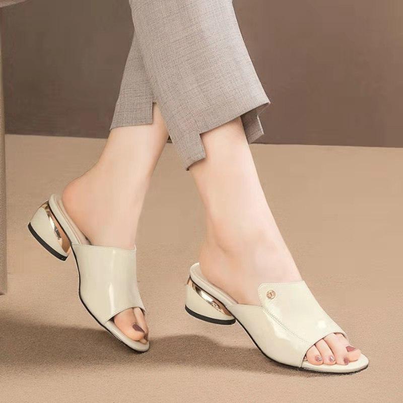 Summer new metal word women's temperament casual fashion lazy half slippers metal decoration