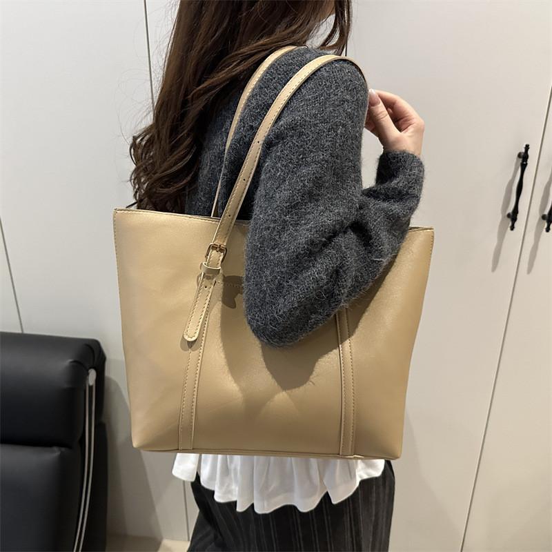 Street Style Large Pu Tote Bag For Women With Magnetic Closure And Inner Phone Pocket