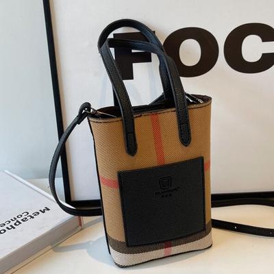 2025 nuova borsa da donna di fascia alta texture libro piccola borsa quadrata portatile a spalla a tracolla alla moda versatile borsa per cellulare