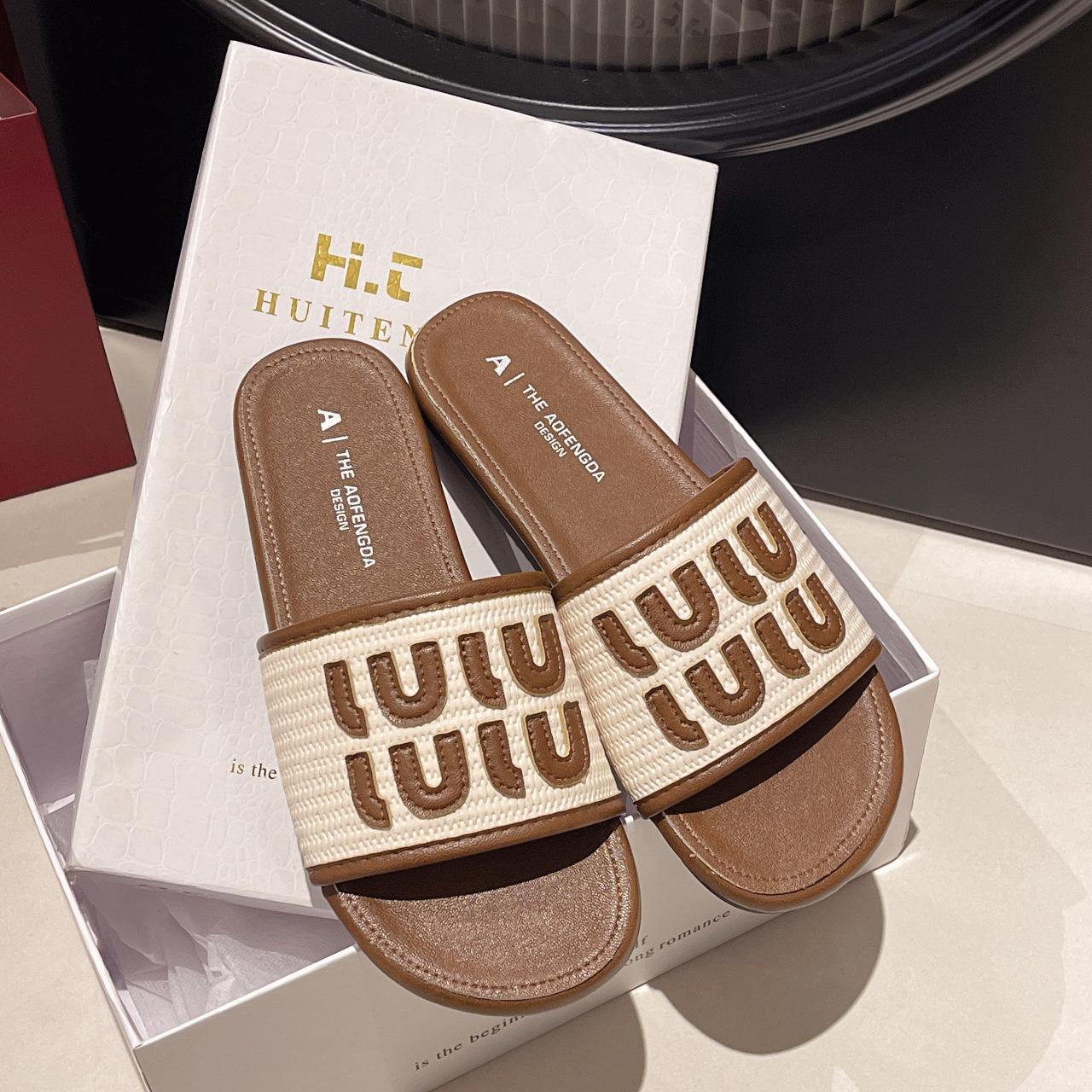 

Корейська версія нішевих плоских туфель з одним словом для жінок, нового літнього одягу 2025 року, французьких універсальних сандалій Xiaoxiangfeng на м якій підошві. 40 коричневий