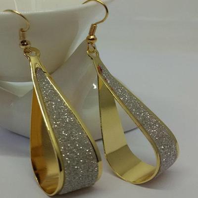 Europäische & Amerikanische Klassische Tropfenförmige Hohl-Ohrringe - Mehrfarbiger Anhänger-Schmuck