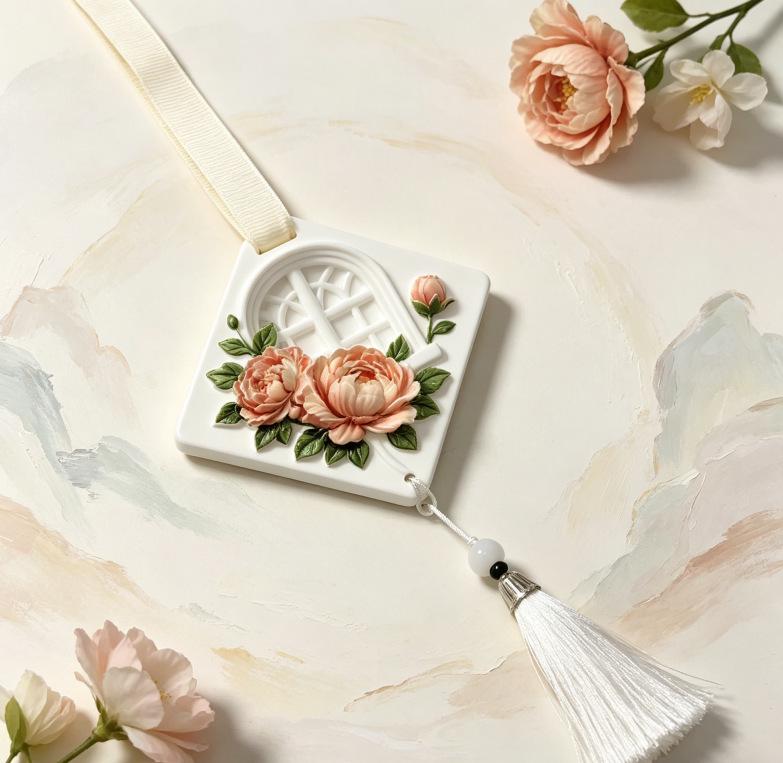 Student Aromatherapy Pendant: High-End Gardenia Diffuser with Long-Lasting Fragrance