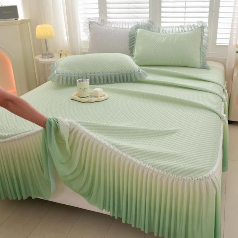 

2025 новый летний маленький свежий градиент цвета машинная стирка ледяной боб комплект из трех предметов юбка для кровати летний однопредметный коврик 150cmx200cm 3pcs зелёный