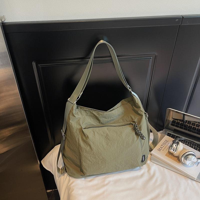 2025 Autumn New Messenger Messenger Bag Japanese Casual Nylon Shoulder Tote Bag Niche Commuter Messenger Bag