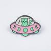 Creative Alien Cat Spaceship Brooch: Cute Outer Space Alloy Badge for Clothes and Bags.