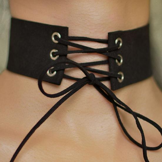 Kvinnors vintage punk gotisk snörning Faux mocka bred Choker kort halsband