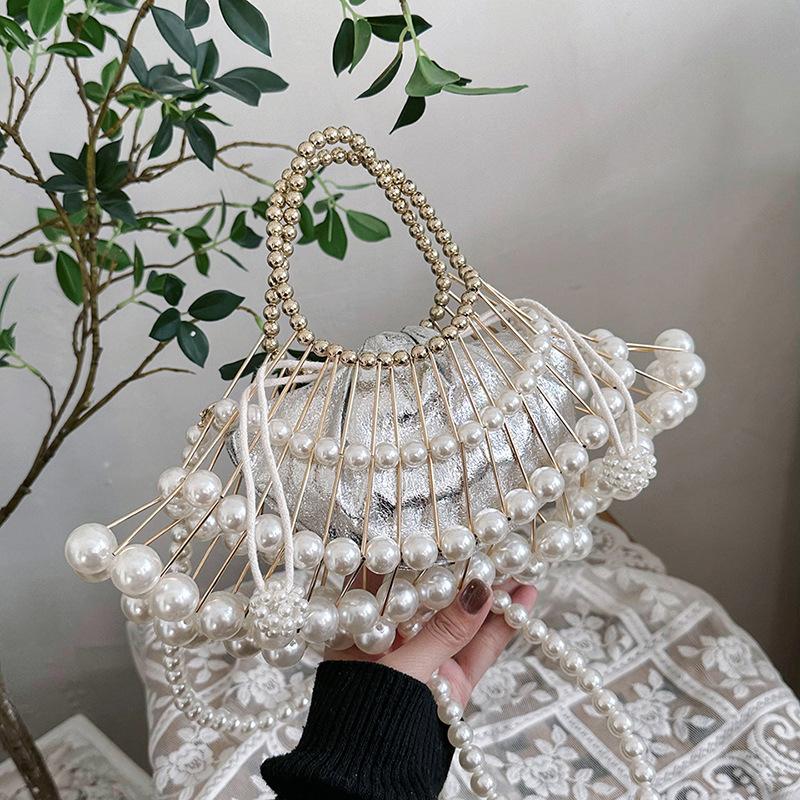 Retro pearl handbag, shell-type women's dinner bag, retro oblique span bag, hollow fan bag, evening bag.
