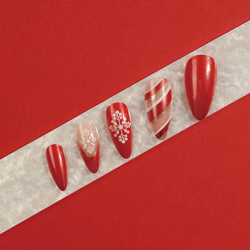Wear armor, French red edge white snowflake Christmas manicure Wear armor Wear nail autumn and winter nails