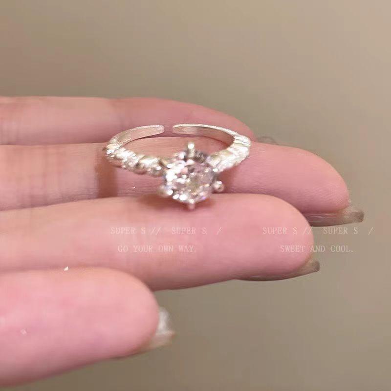 

Wire-cut Open Ring for Women - A Small-scale, High-end, Luxurious Couple s Finger Ring with A Touch of Exclusivity. Single-point drill twist