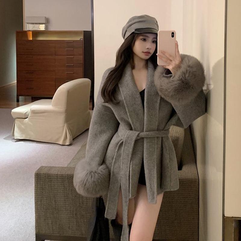 

2023 Новое высококачественное двустороннее шерстяное пальто на бретельках женское со съемными манжетами из лисьего меха темпераментная двусторонняя кашемировая короткая куртка S серый