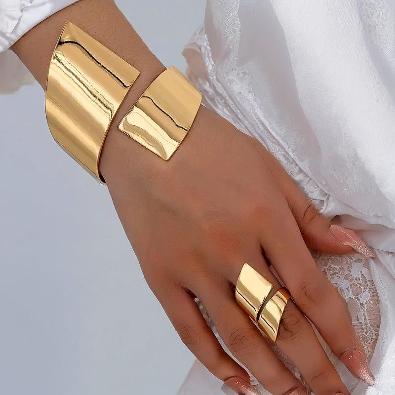 Elegant Gold Bracelet and Ring Set: European Design, Exaggerated, Lightweight, Luxury Two-Piece Jewelry